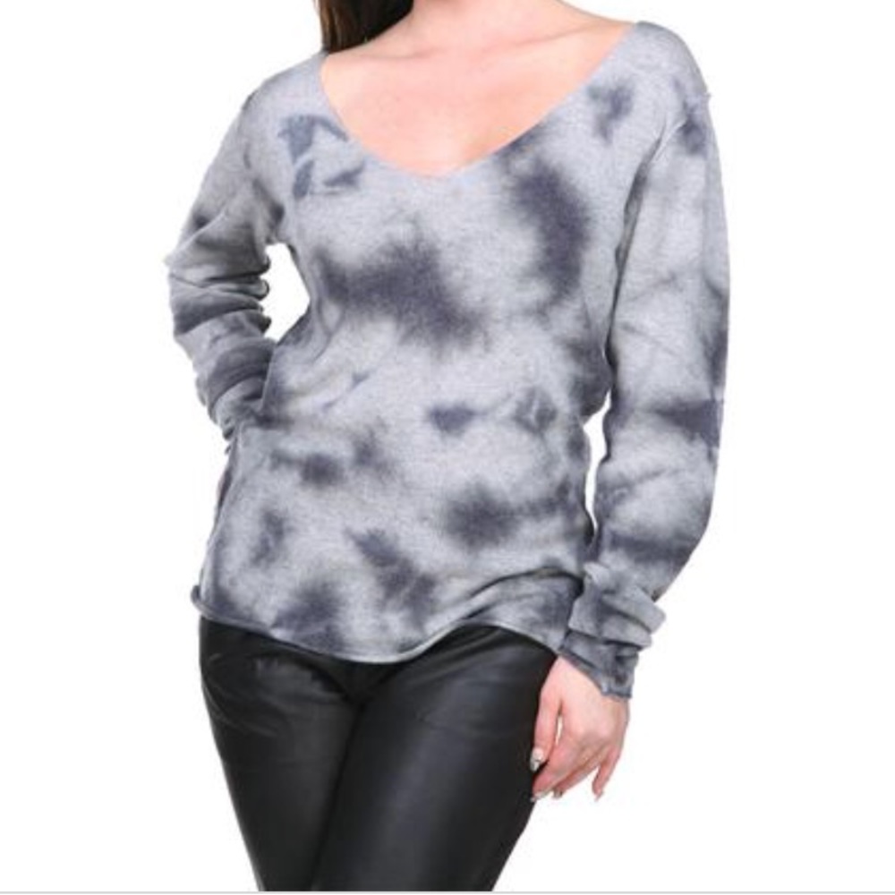 Stretchy cashmere v-neck tie dye sweater